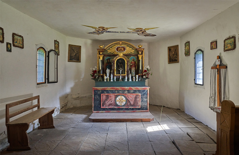 tp-kirchen Fensterrahmen mit Kondensfeuchtigkeit